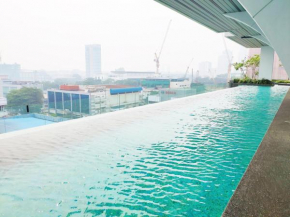 5-Star Apartment + Infinity Pool, 4 pax, 1 min to Jaya One